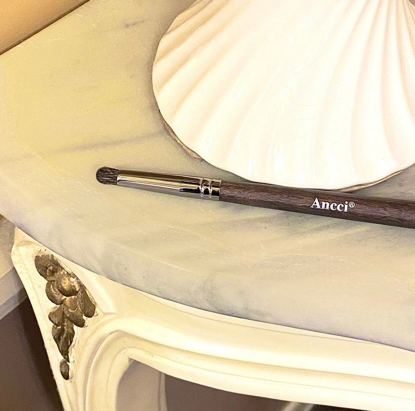 【涙袋作成用アイシャドウブラシ】ebony 21