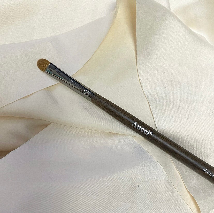 【小指アイシャドウブラシ】ebony 25