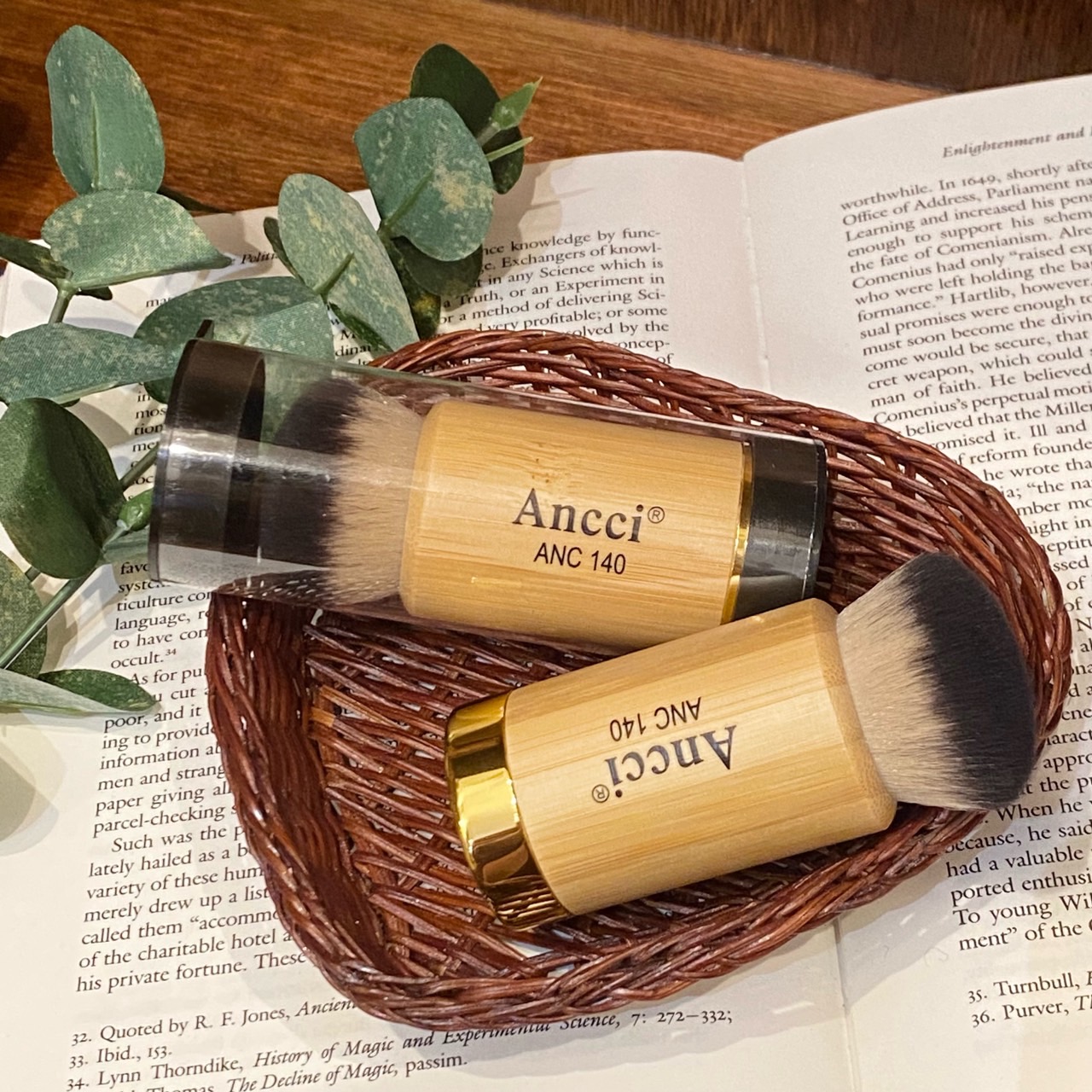 【持ち運び可能 専用ケース付きファンデーションブラシ】ANC 140